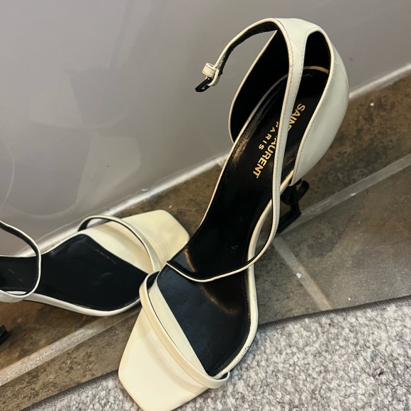 YSL OPYUM SANDALS IN SMOOTH LEATHER WITH A GOLD-TONE HEEL - Picture 4 of 10